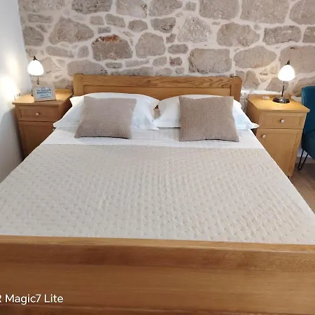 Apartment New In Centre With Private Parking *