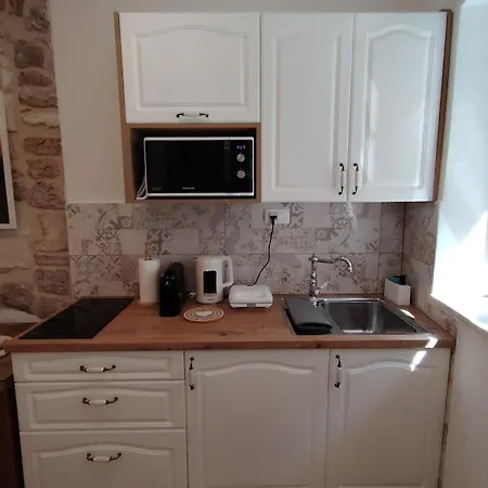 Apartment New In Centre With Private Parking