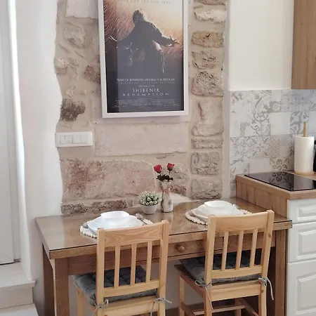 Apartment New In Centre With Private Parking *