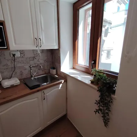 New In Centre With Private Parking Apartment Šibenik