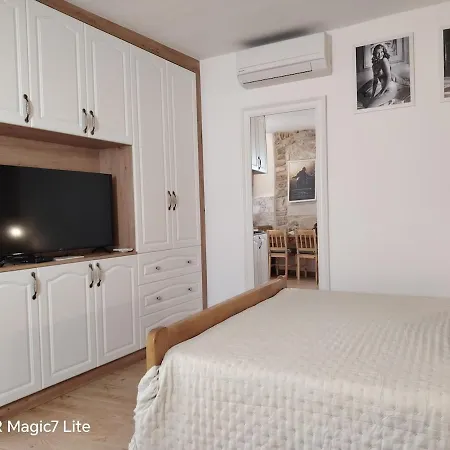 New In Centre With Private Parking Apartment Šibenik