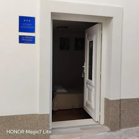 New In Centre With Private Parking Šibenik