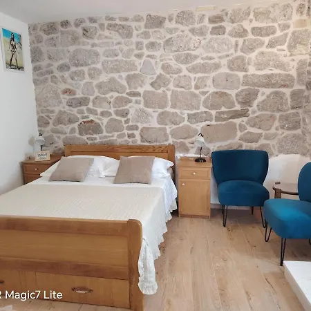Apartment New In Centre With Private Parking