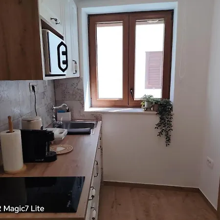 Apartment New In Centre With Private Parking *
